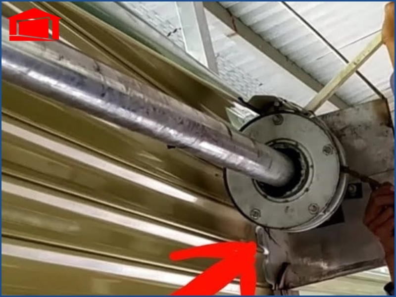 Có nên tự thay lò xo cửa cuốn tại nhà không?