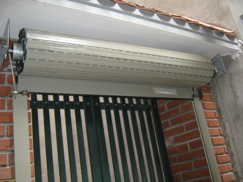 cửa cuốn giá rẻ bình dương