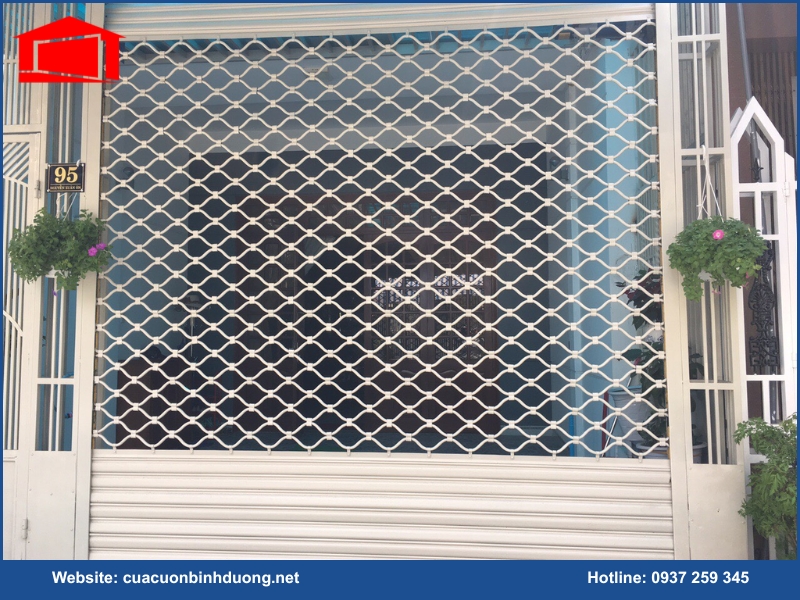 Cửa cuốn lưới mắc võng là gì?