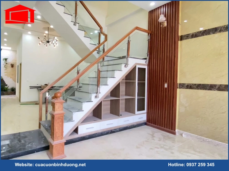 Những lưu ý về cầu thang lan can kính