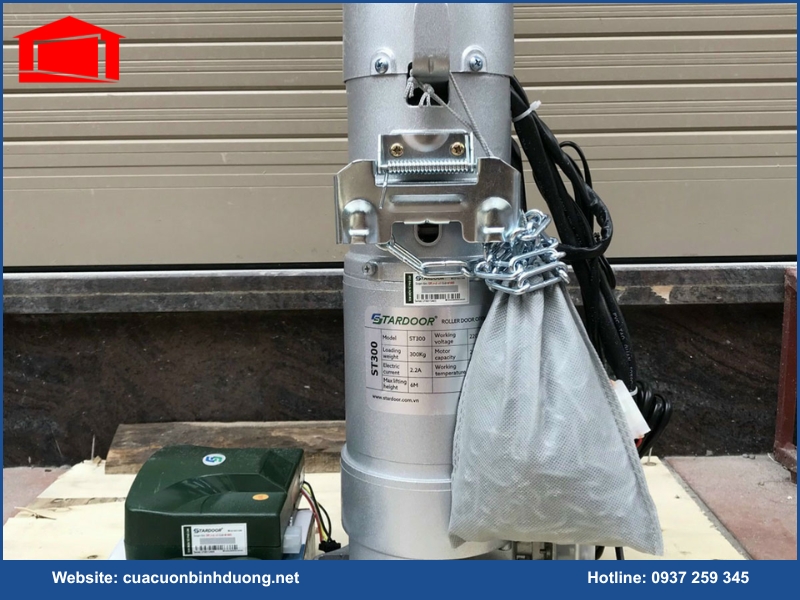 Những lưu ý về phụ kiện cửa cuốn
