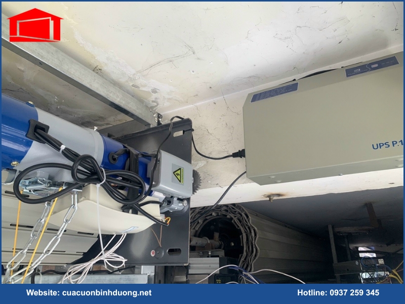 Phụ kiện cửa cuốn là gì?