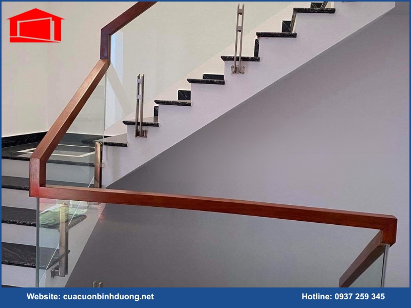 Ứng dụng của cầu thang lan can kính