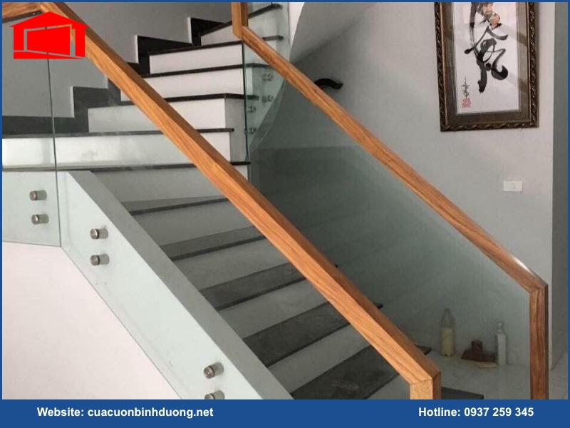 Ưu điểm nổi bật của cầu thang lan can kính